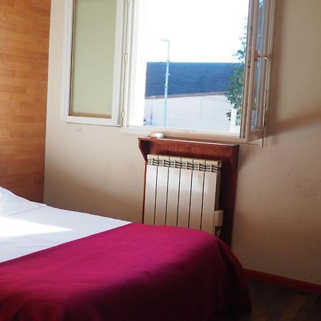 Le Logis De La Garenne Hotel Morestel ภายนอก รูปภาพ