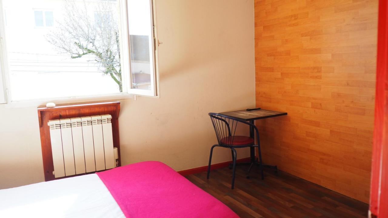 Le Logis De La Garenne Hotel Morestel ภายนอก รูปภาพ